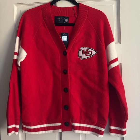NEW NFL by Abercrombie & Fitch Kansas City Chiefs LuxeLoft Red Cardigan Small - Picture 2 of 15